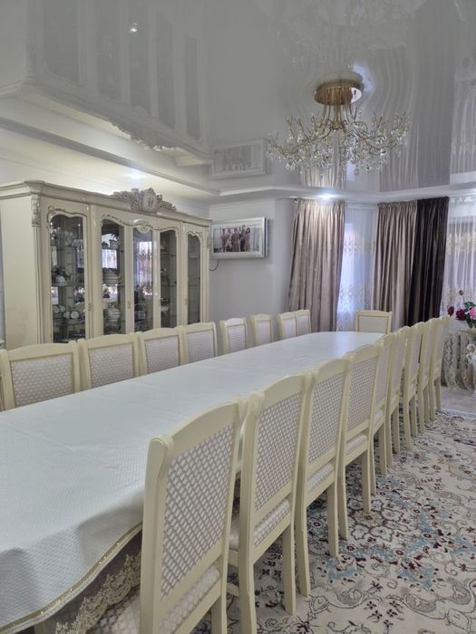 Стол со стульями