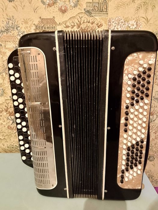 Продам Баян Мелодия