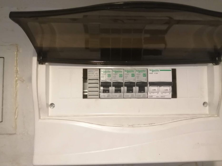 Electrician       24/24h