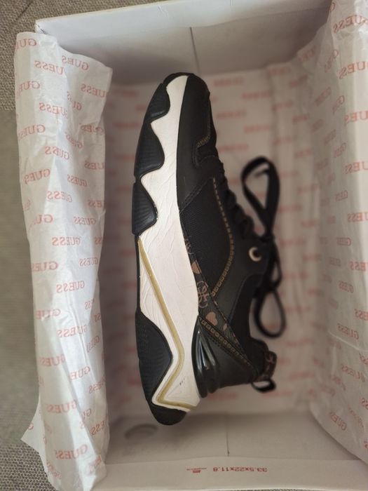 Оригинални маратонки Guess