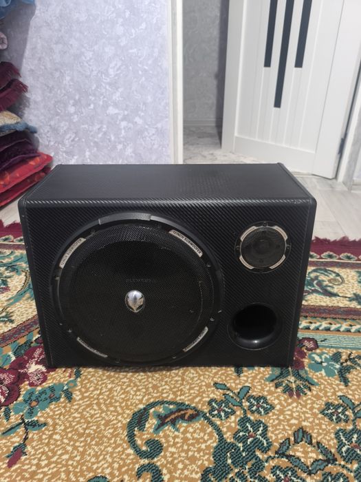 Subwoofer sotiladi. Zavodskoy. Chiqarishi zor. Bass yumshoq.
