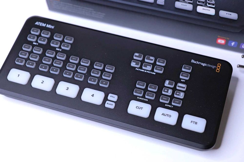 Blackmagic design ATEM Mini видео смесител за Live излъчвания