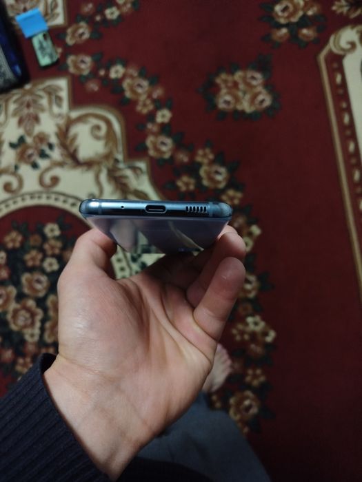 Samsung Galaxy S20 5G yaxshi holatda 12/128GB korea