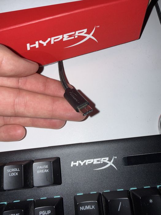 Продавам геймърска клавиатура HyperX Alloy Origins.