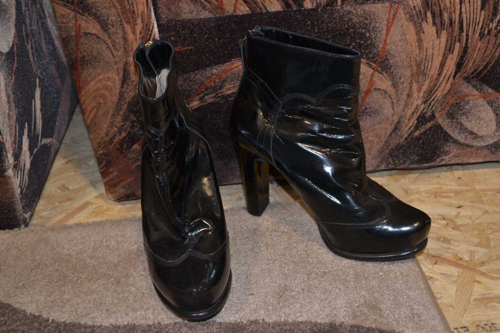 Pantofi negri lăcuiți, eleganți, cu toc și platformă, nr 37