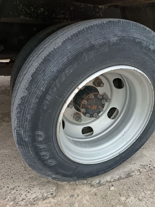 Isuzi 17.5 balon sotiladi  4 dona  215  lik