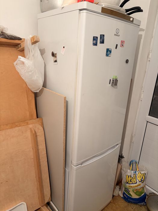 Холодильник Indesit срочно