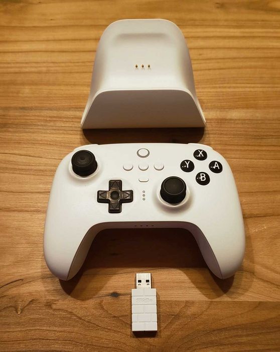 Два контролера 8BitDo Ultimate + станции за зареждане