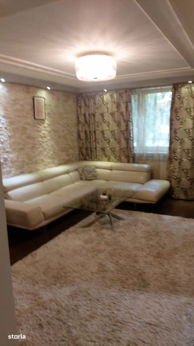 Central-Liceul Petru R.-Apartament 3 camere, mobilat, centrala,350euro