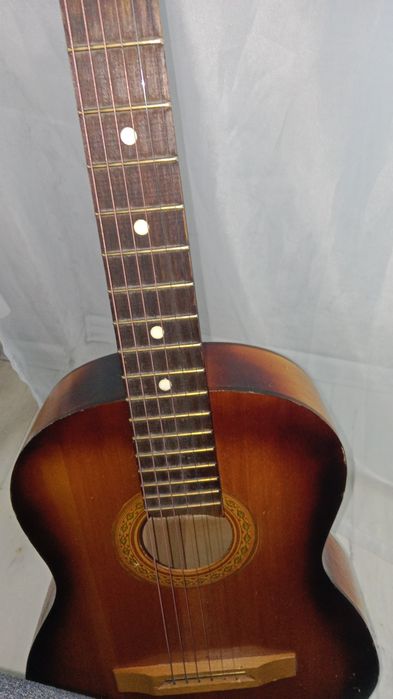 Гитара в хорошем состоянии классическая