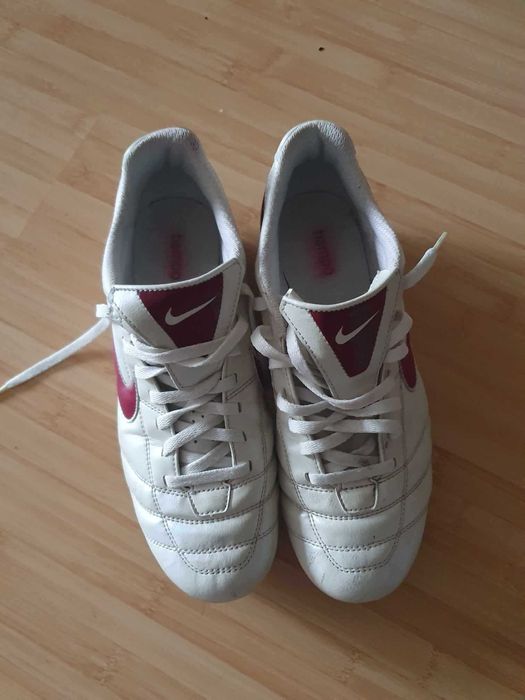 Ghete fotbal Nike Tiempo