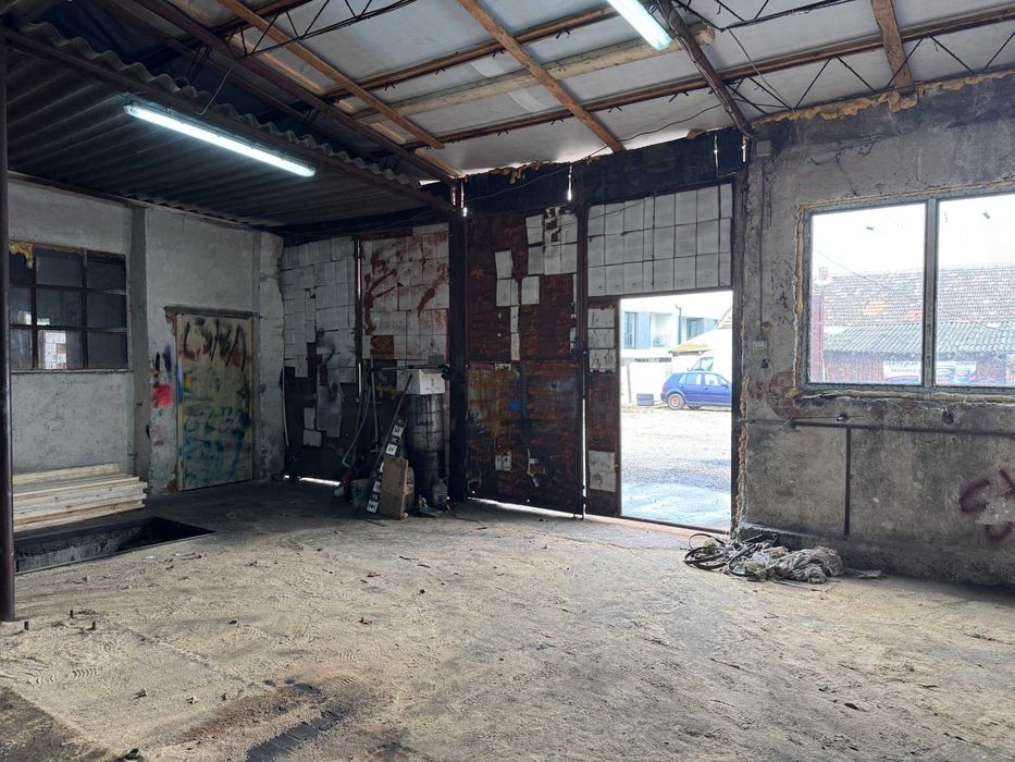 Inchiriez depozit/spatiu 95mp - Oradea, zona Nufarul