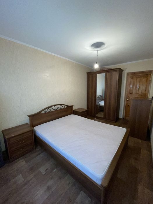 Продам спальный гарнитур