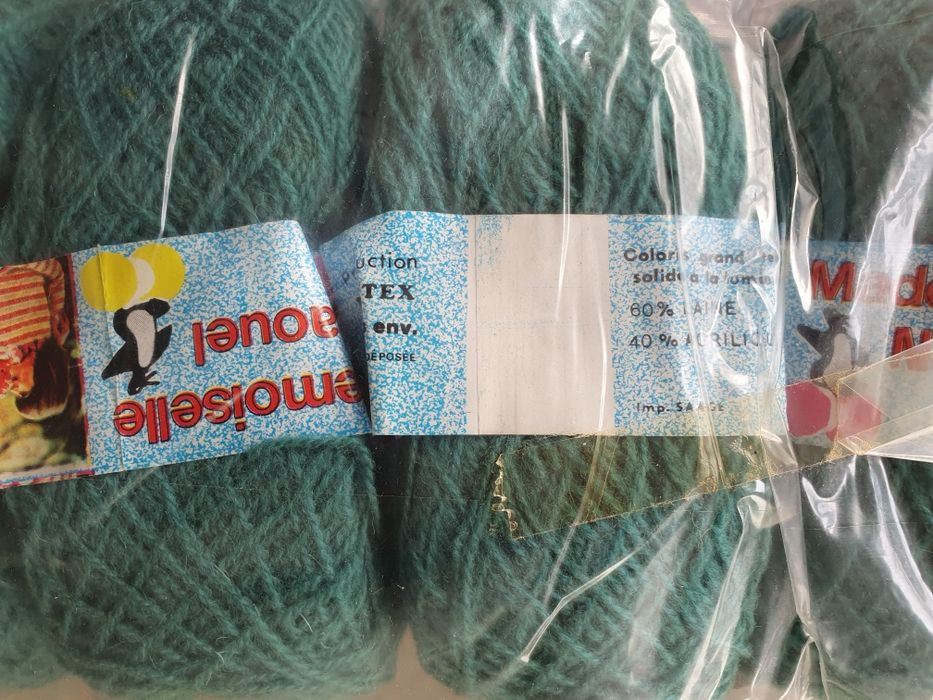 Прежда в четири цвята и в два различни състава