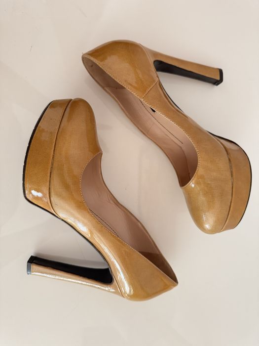 Pantofi eleganți de piele lăcuită linia Cristhelen B. (Musette) 39