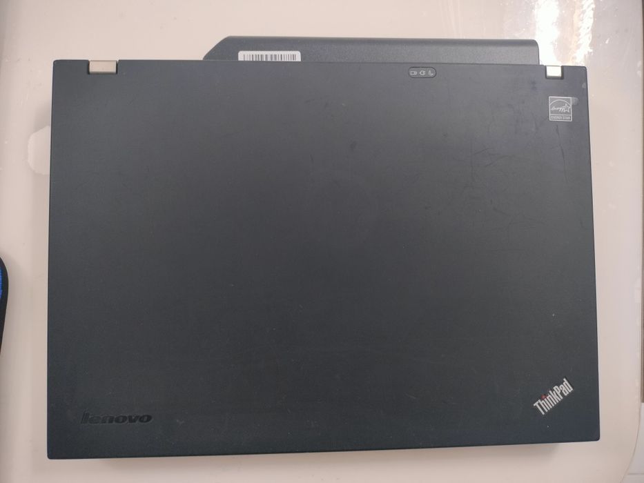 Lenovo t400  чисто нова батерия + докинг станция