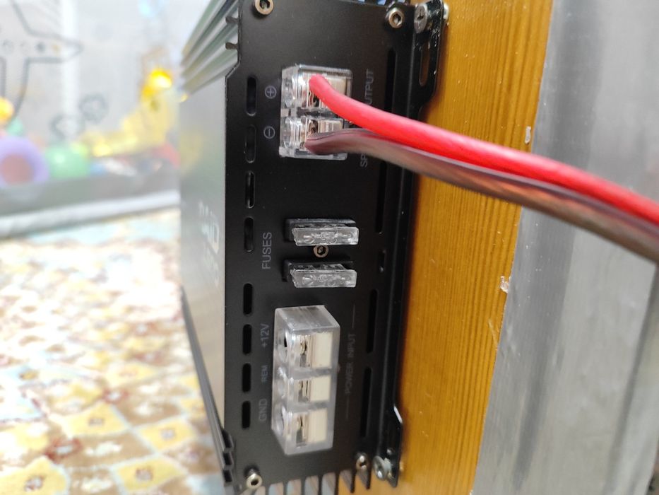 Продам сабвуфер Амп