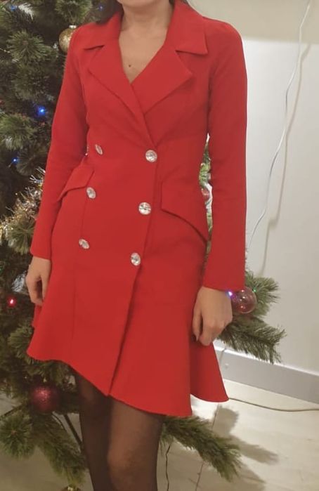 Платье красное из плотного материала