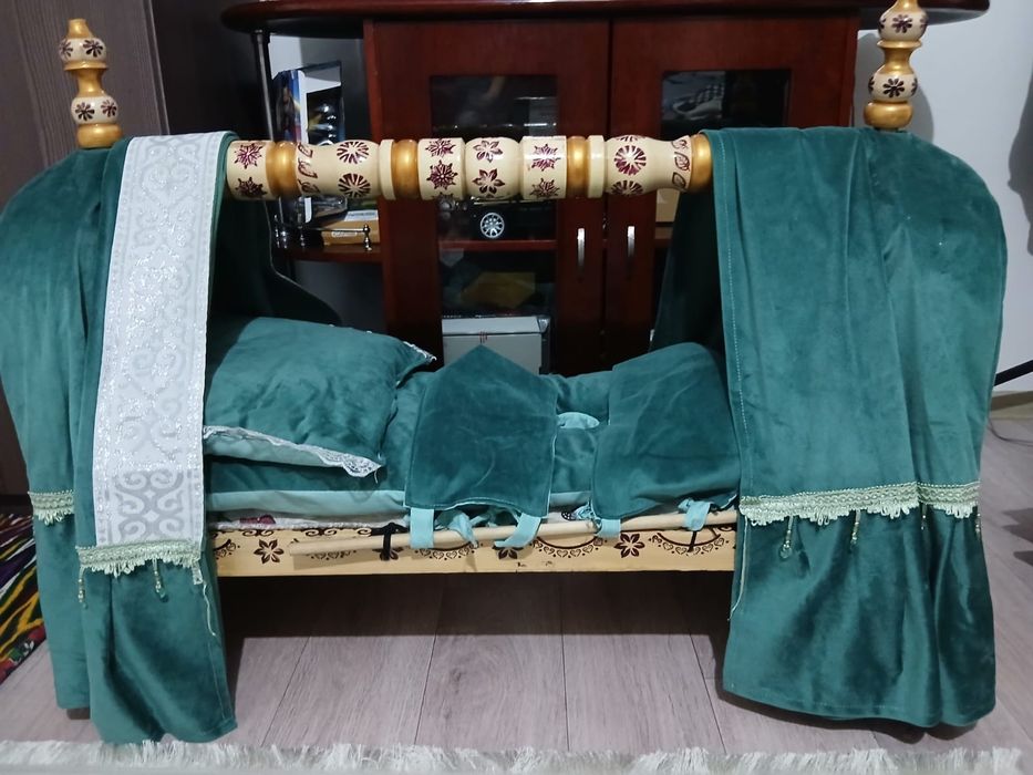 Бесик сатылады..