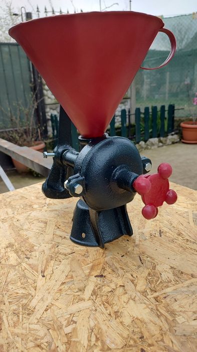 Moara veche de fontă,marca ILBO,românească