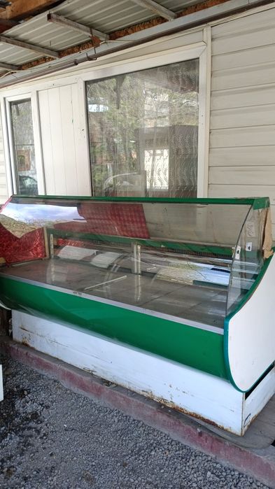 Витринный холодильник.