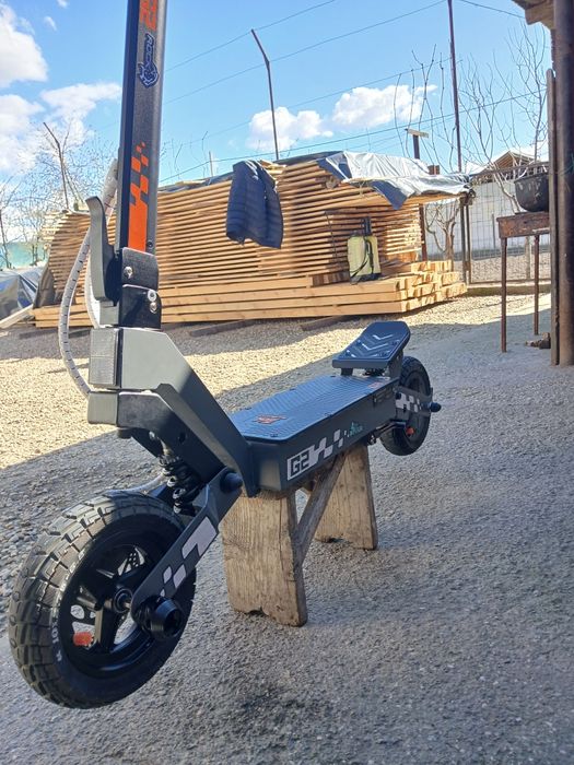 Vând trotineta electrica kukirin g2