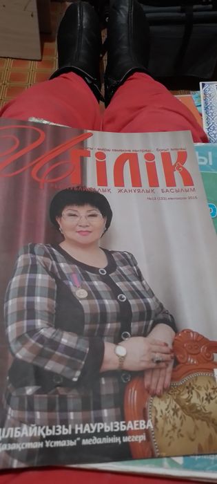 Отдам часы и хлебницу