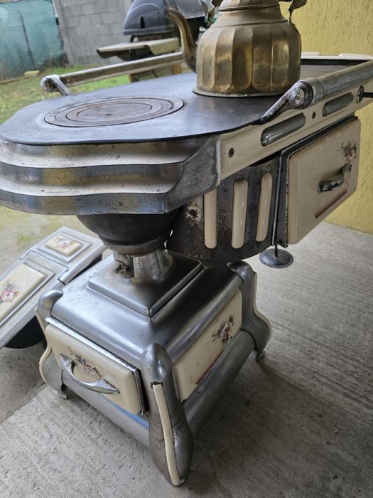 Sobă veche pe lemne