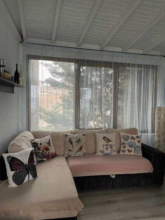 Триетажна къща в Бяла