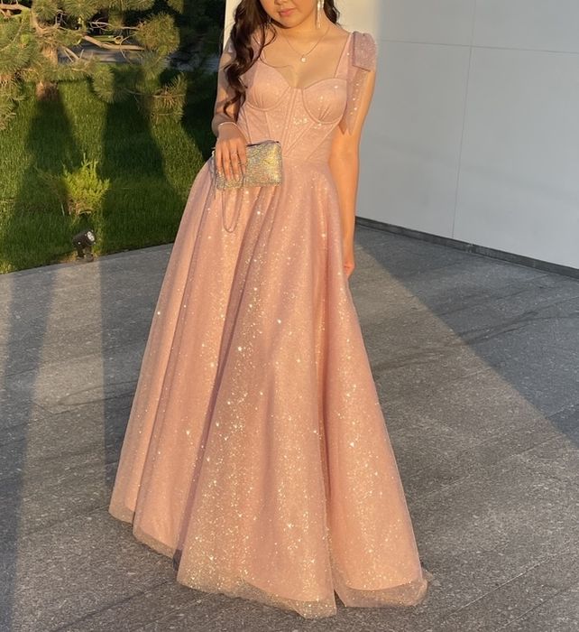 Продам платье на любое мероприятие