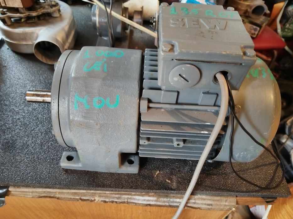 Motor electric cu reductor 140 rotatii