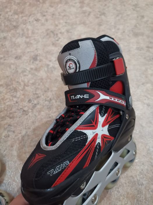 Роликовые коньки