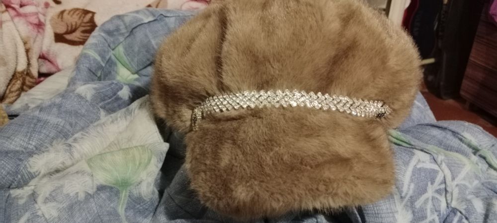 Продаю головные уборы