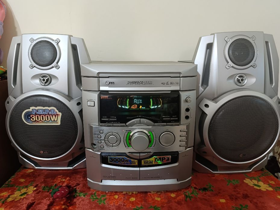 Музыкальный центр