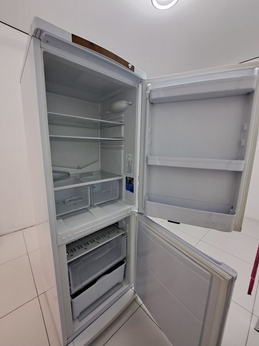 Продам холодильник INDESIT. 
15 000 тг.