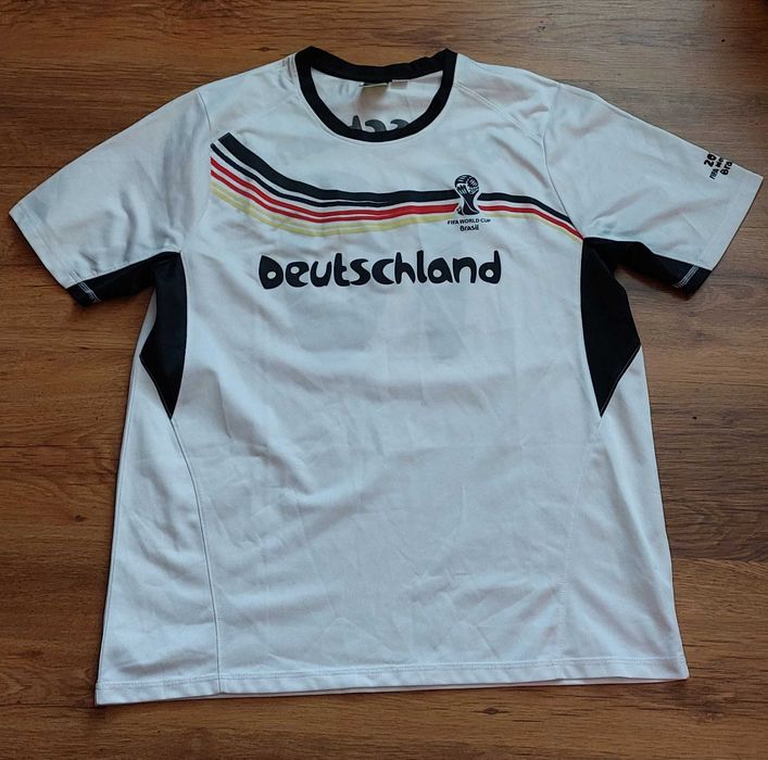 Футболни екипи различни видове