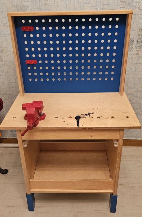 Продам рабочий стол для мальчика