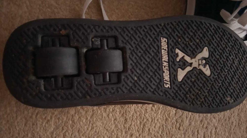 Adidasi cu role mar 36,5