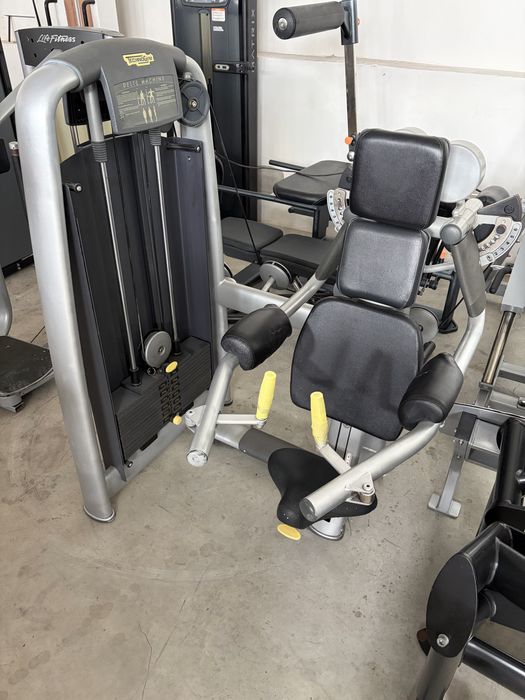 Aparat umeri laterali technogym