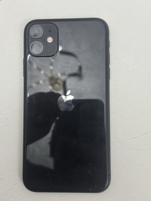 Продам айфон 11.