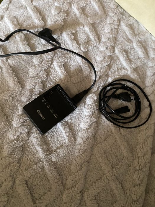 Kit Complet Canon EOS 60D + Obiectiv 18-200mm IS + Blitz Speedlite 430