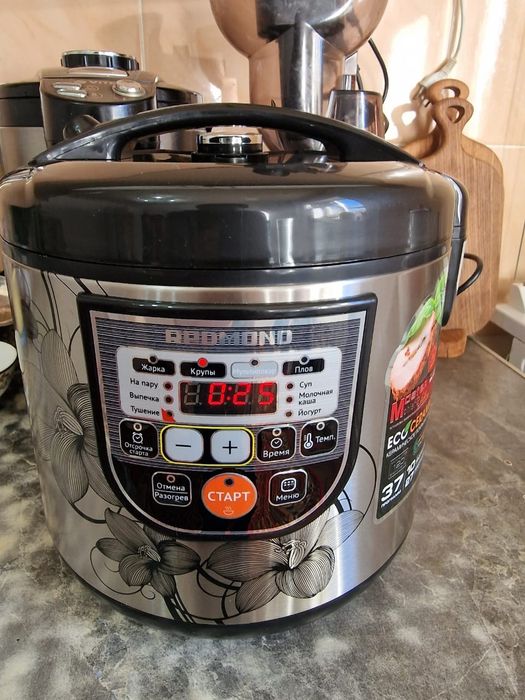 Мультиварка Redmond RMC-M211