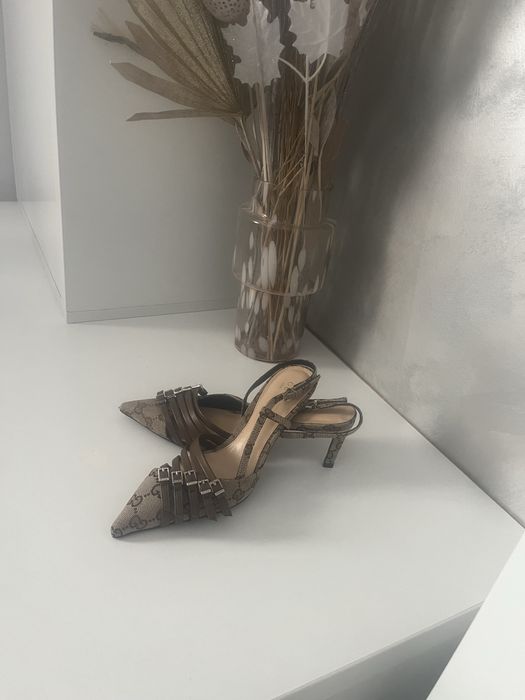 Pantofi gucci !!