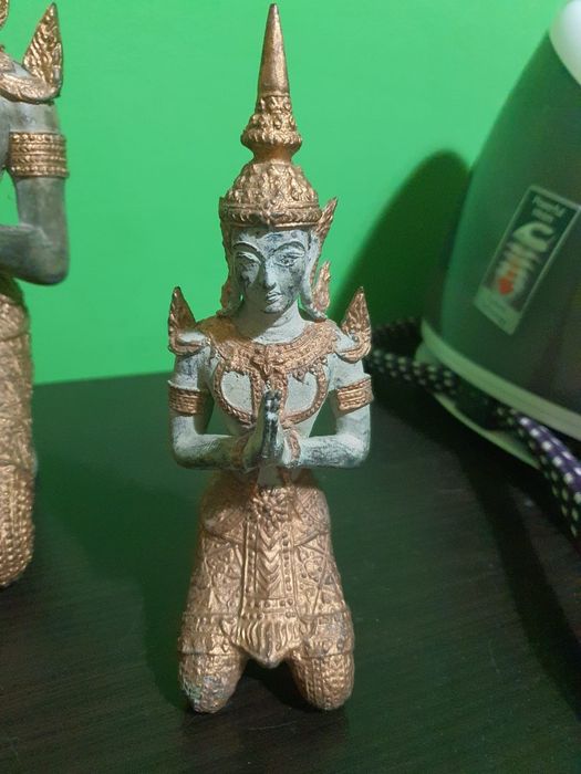 Statuii Îngerii lui Buddha