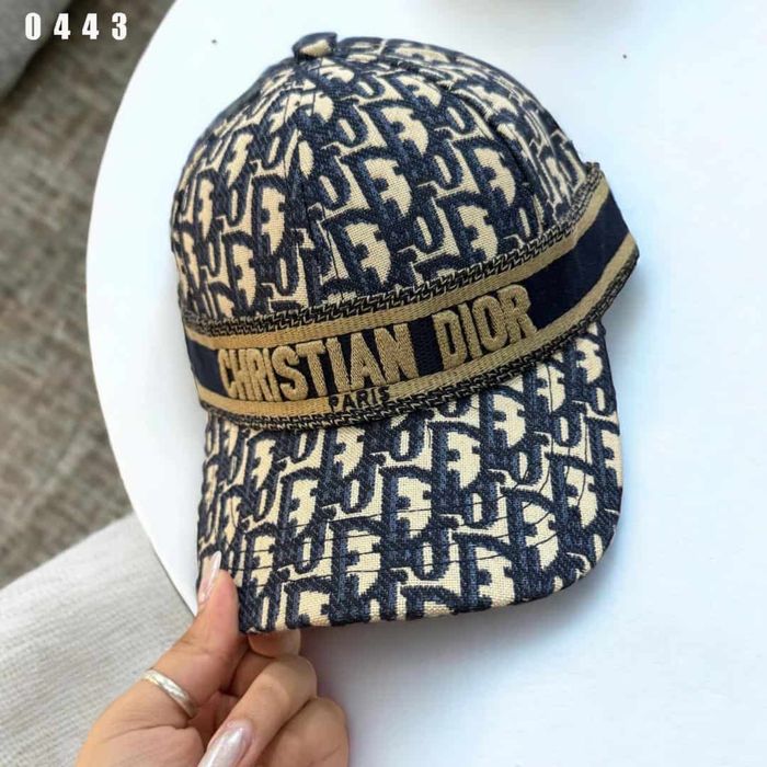 Летни шапки chanel gucci loewe celin dior