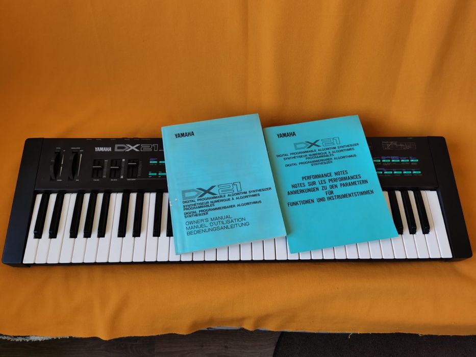 синтезатор Yamaha DX-21