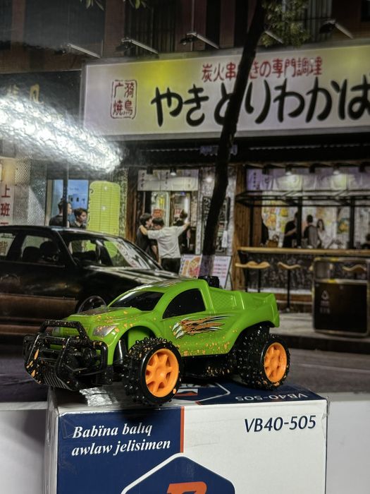 Продам машинки  1:32