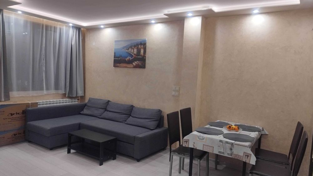 Под наем двустаен в нова сграда в центъра на София