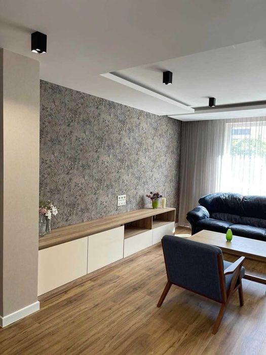 Дава се под наем Тристаен апартамент в София, Студентски град - 125 кв.м за 950 € - Снимка #2