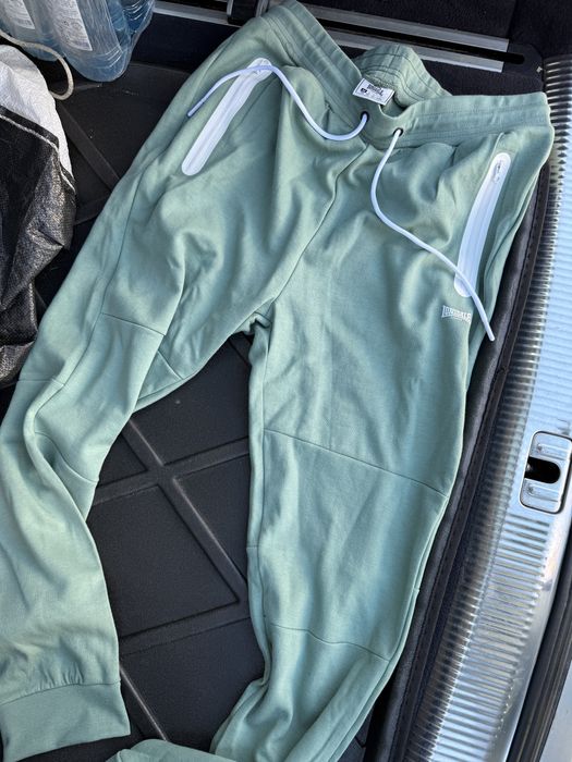 Анцунг Lonsdale London